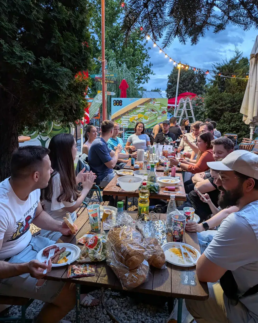 A Markestic csapata egy közös vacsorán