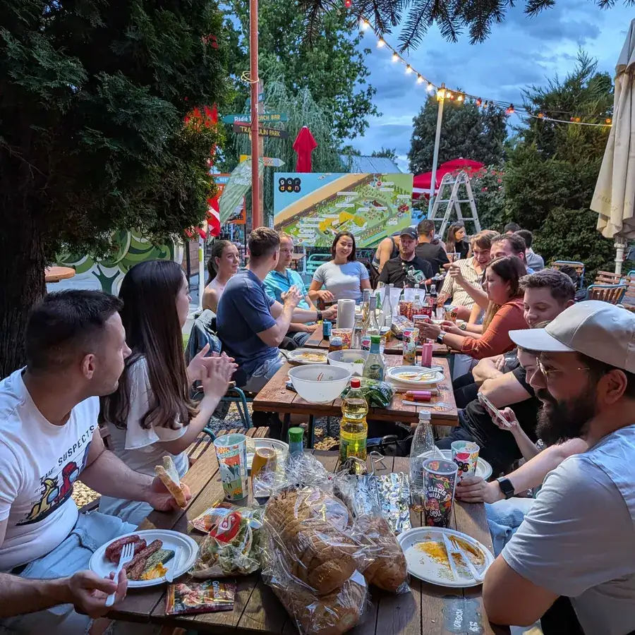 Közös grillezés a csapattal